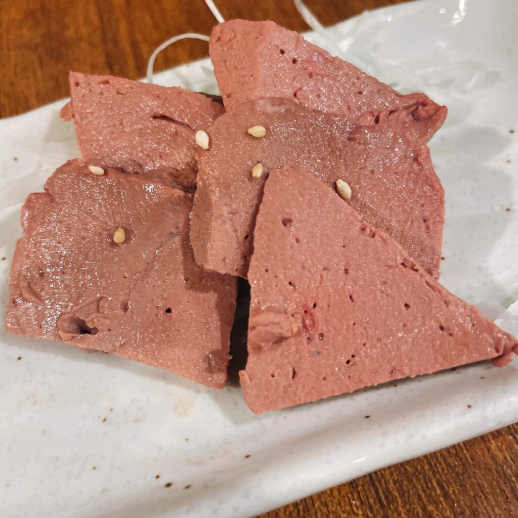 池袋「新橋やきとん」レバ刺し