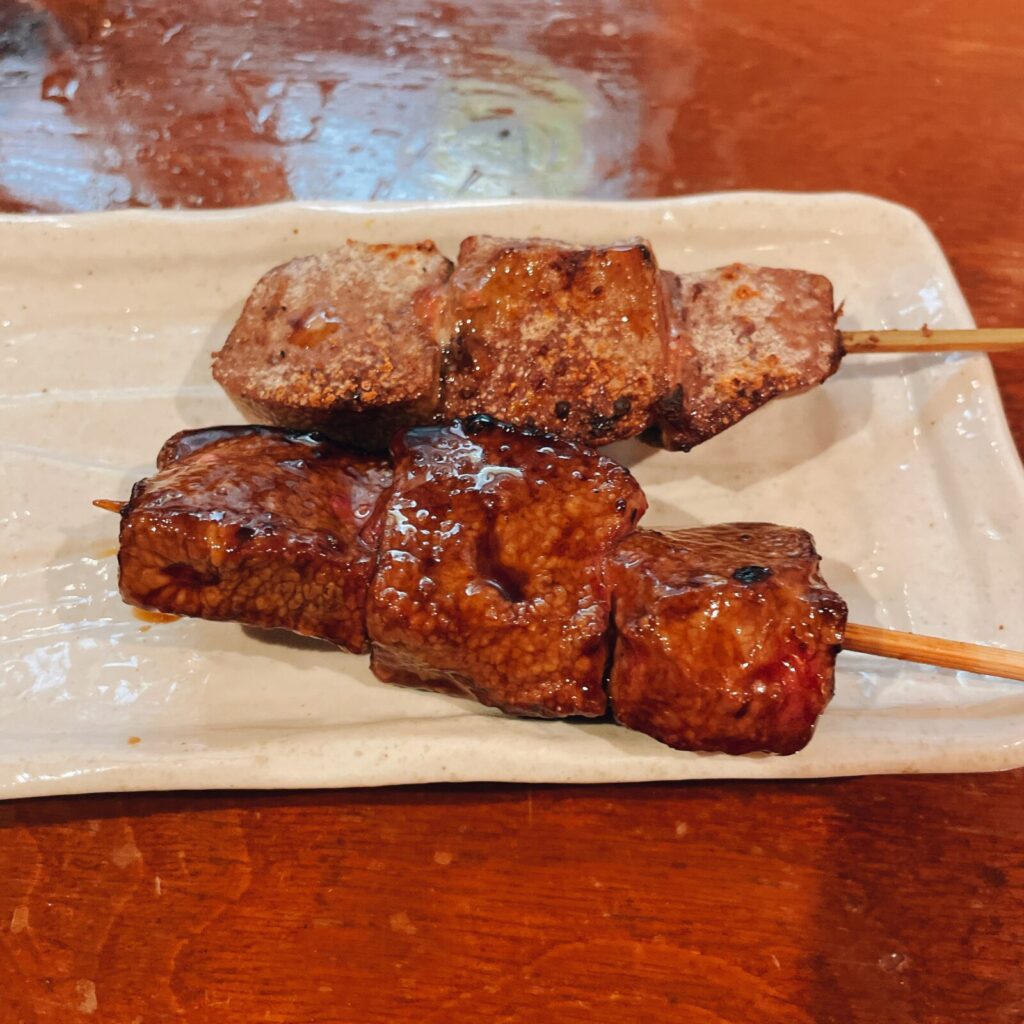 石神井公園「加賀山」もつ焼きレバー串