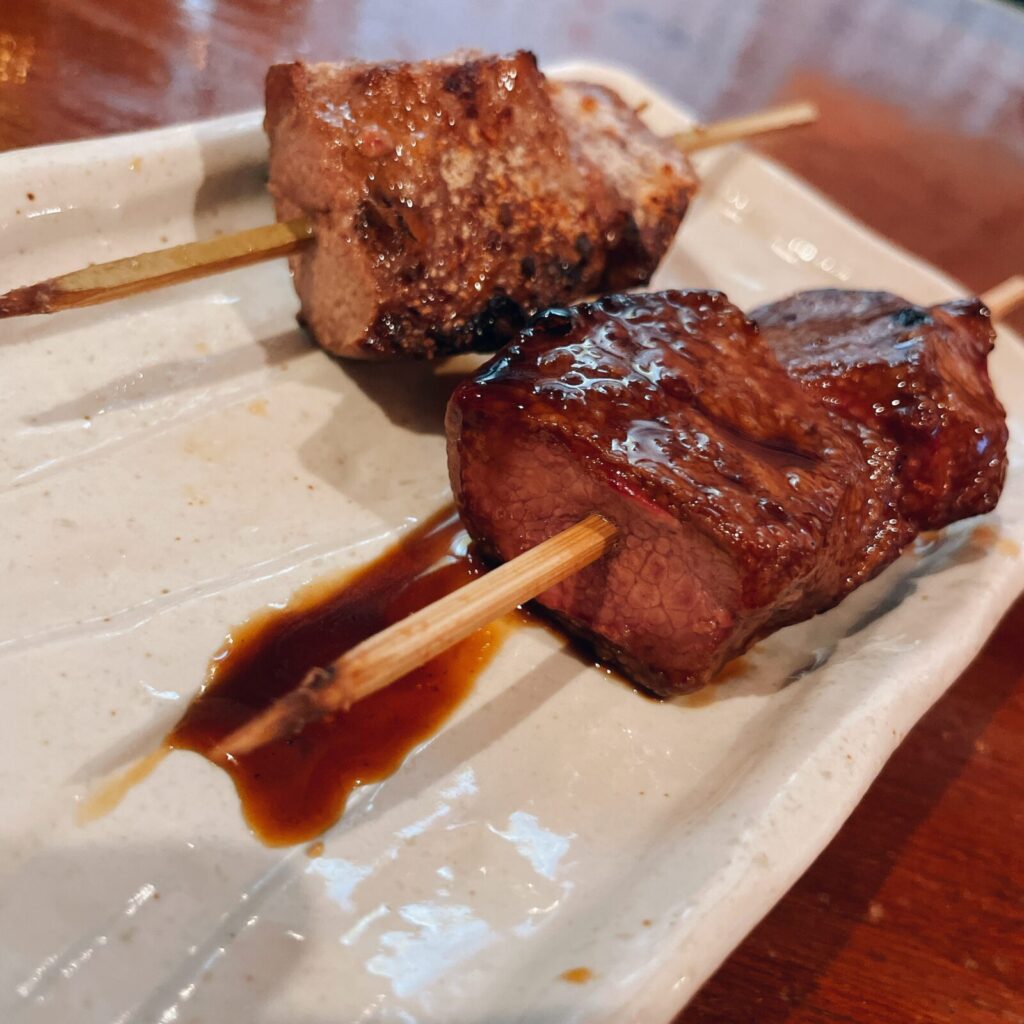 石神井公園「加賀山」もつ焼きレバー串