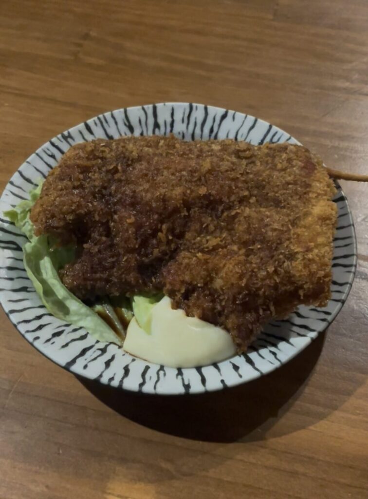 高田馬場 もつ焼きばんのレバカツ