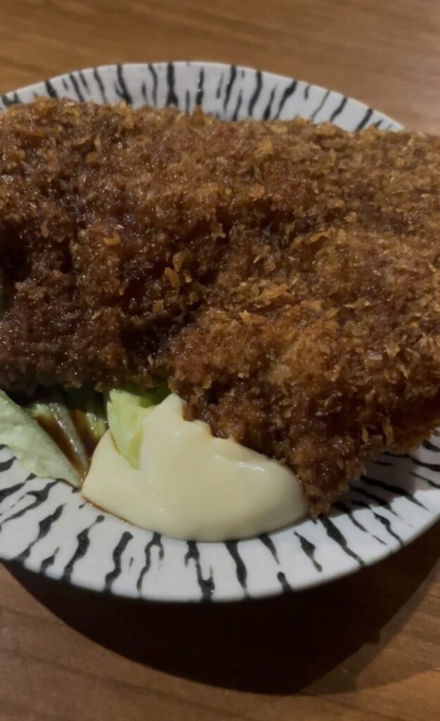 高田馬場 もつ焼きばんのレバカツ