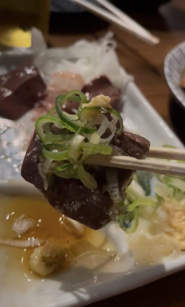 高田馬場 もつ焼きばんの馬レバ刺し