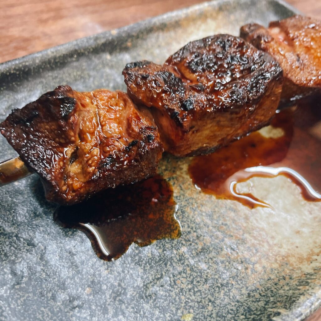 池袋「三福」やきとんレバー串