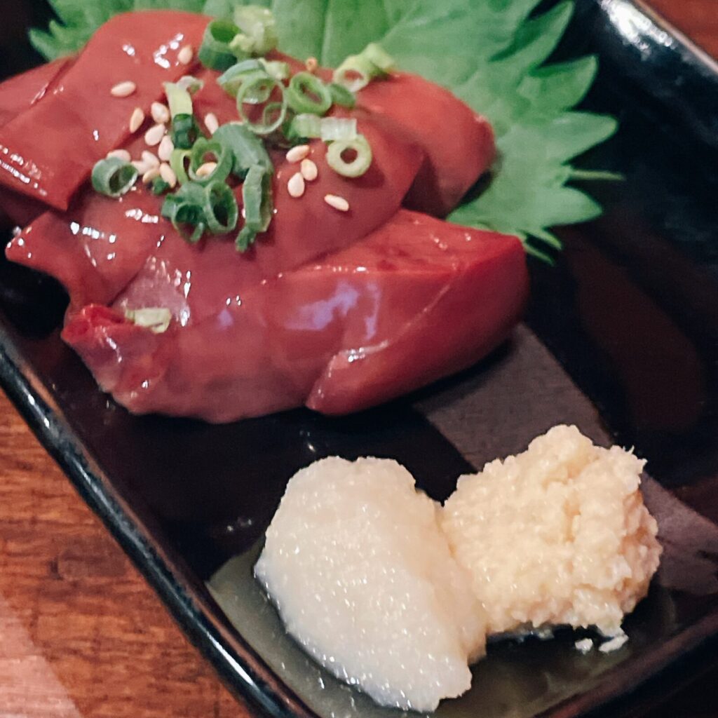 池袋「盛蔵」レバ刺し