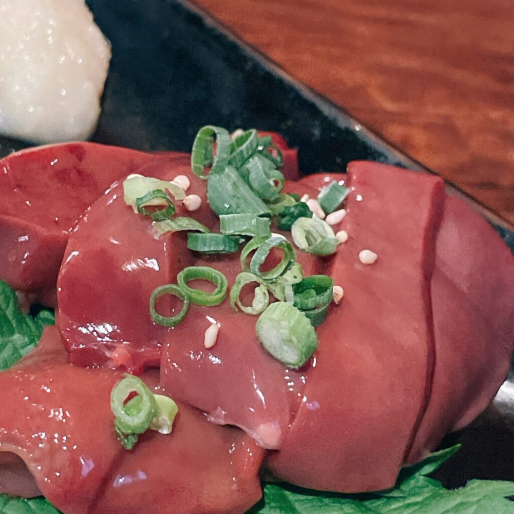 池袋「盛蔵」レバ刺し