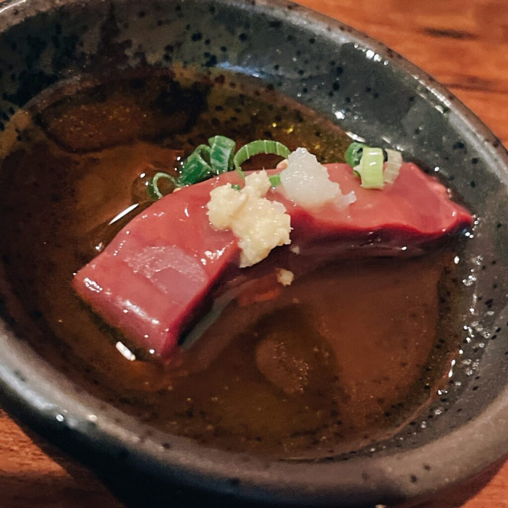 池袋「盛蔵」レバ刺し