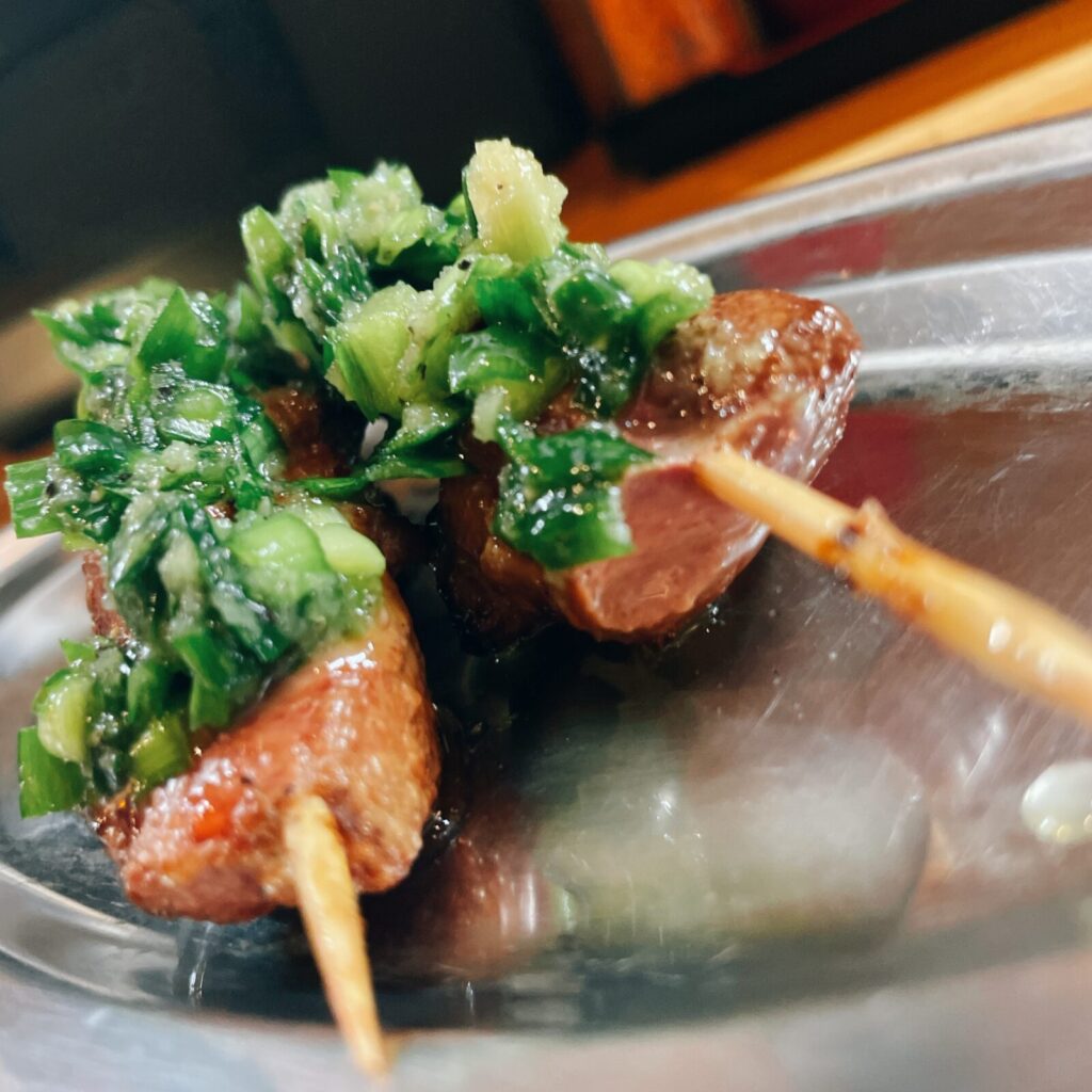 池袋「やきとん大王」ニラレバー串