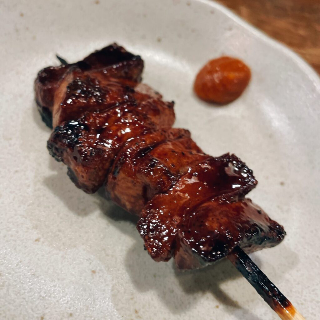 巣鴨「寿や」のもつ焼きレバー串