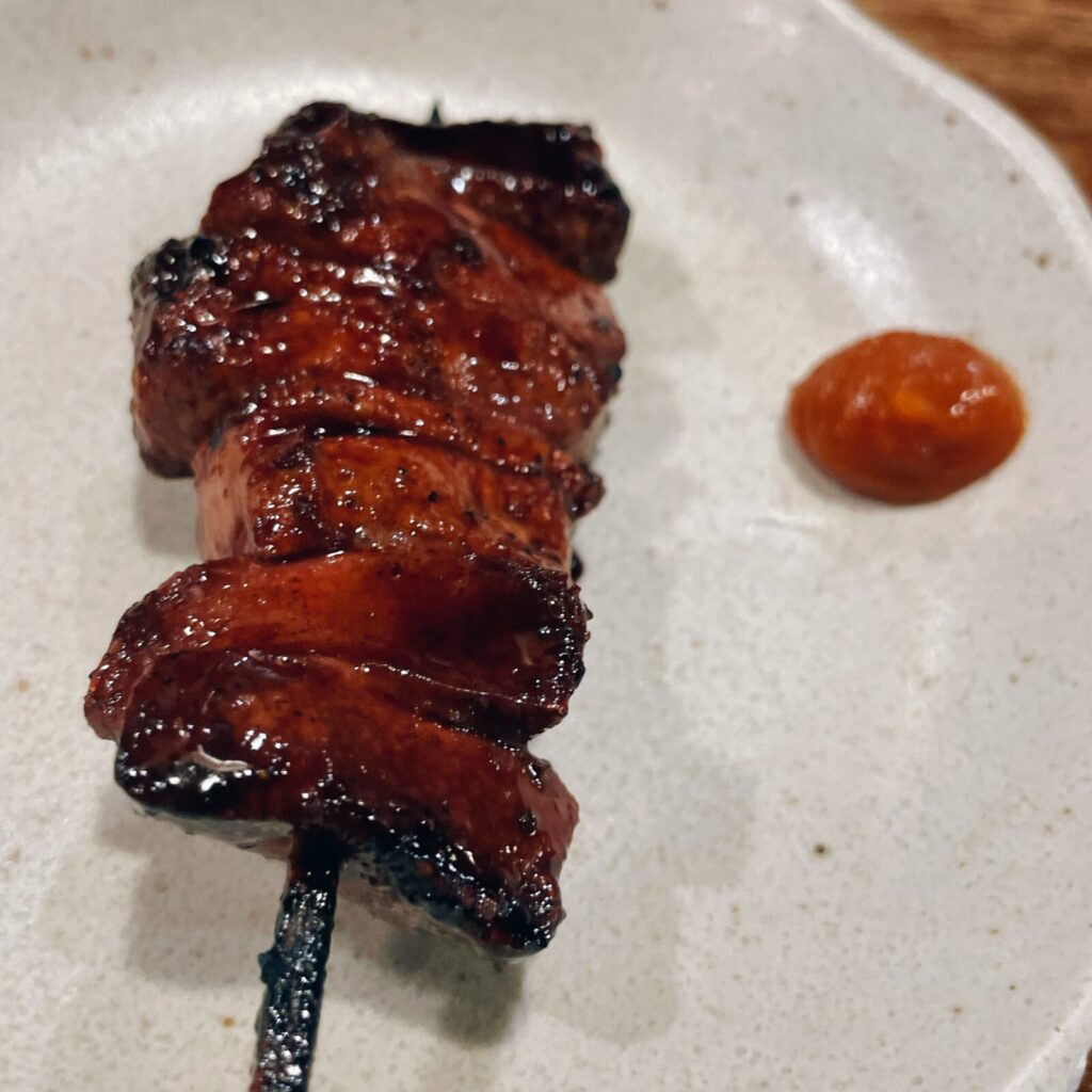 巣鴨「寿や」のもつ焼きレバー串