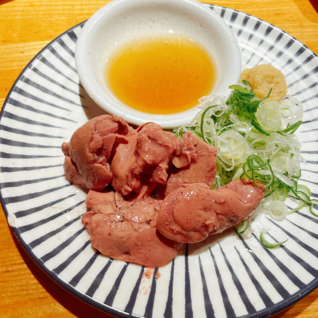 池袋「神田屋」鶏レバ刺し