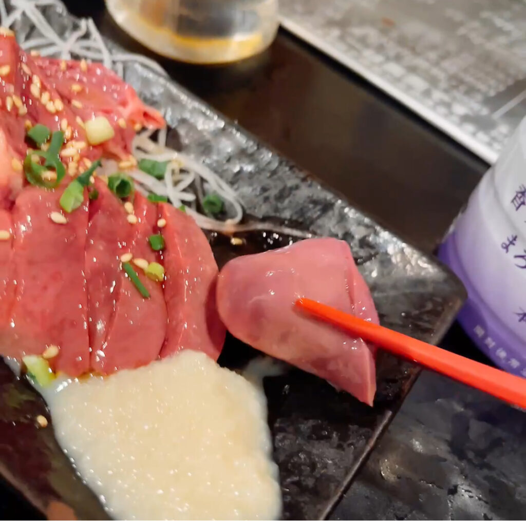 高田馬場「炎天下」白レバ刺