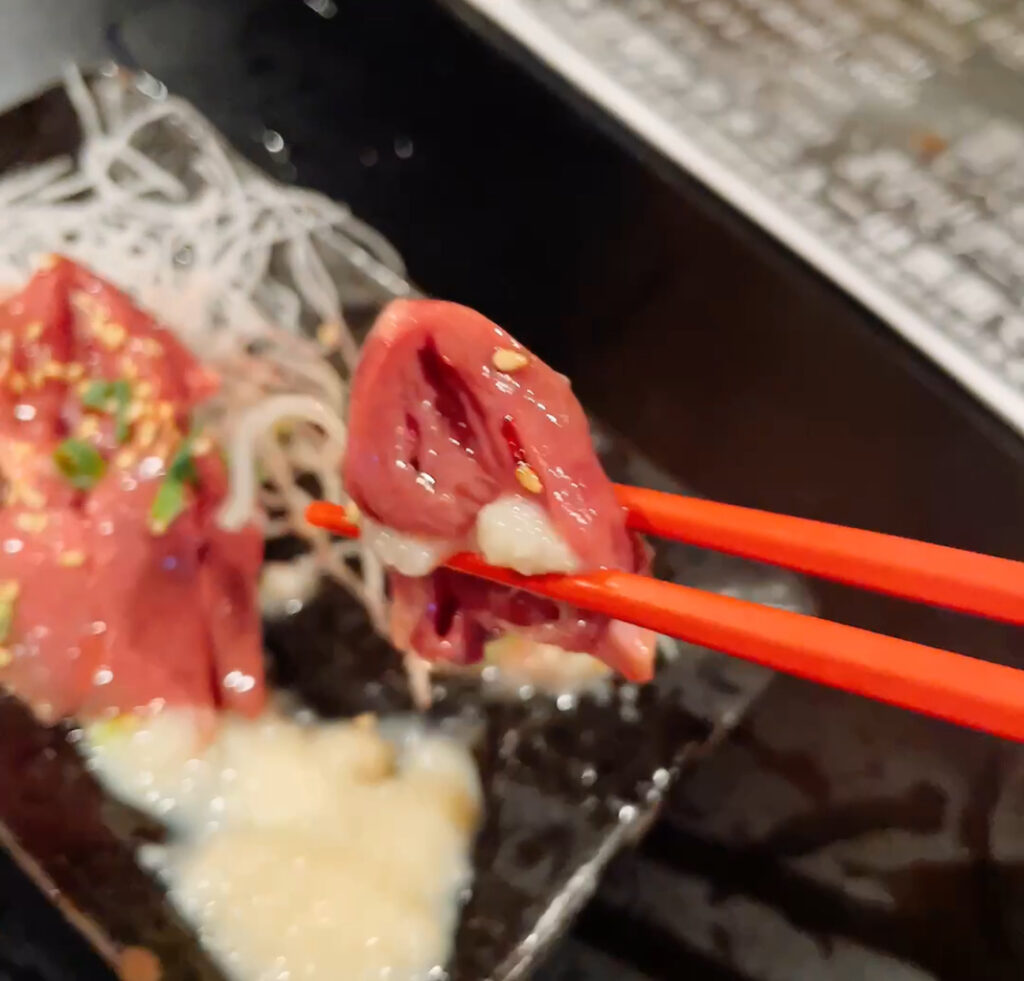 高田馬場「炎天下」白レバ刺