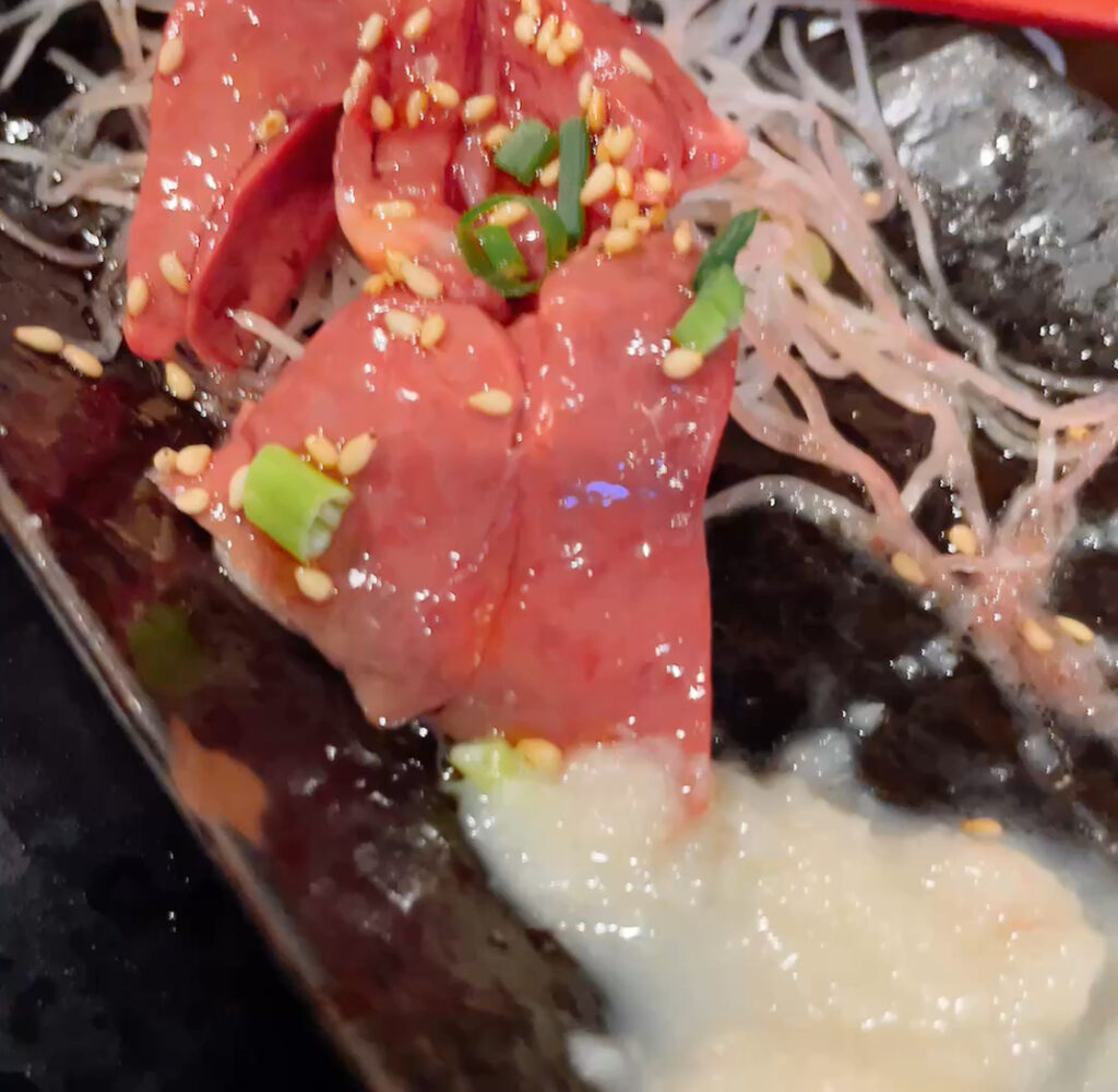 高田馬場「炎天下」白レバ刺