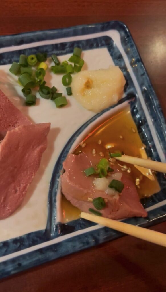 池袋「ます家」低温調理牛レバ刺し