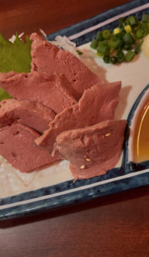 池袋「ます家」低温調理牛レバ刺し