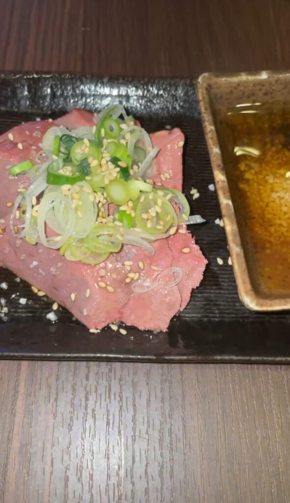 東京・大山「一献」レバ刺し(豚)