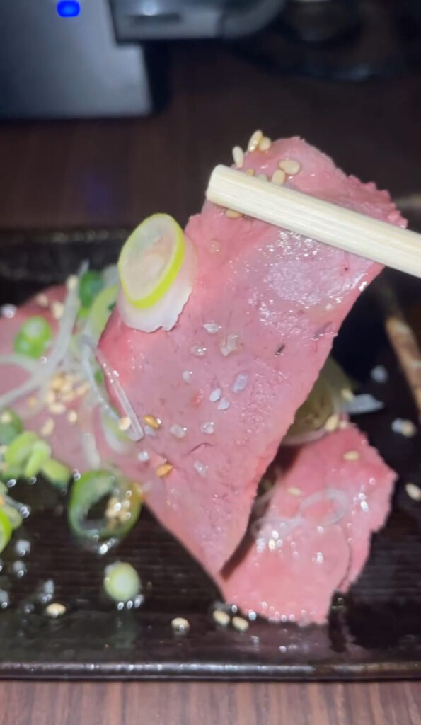 東京・大山「一献」レバ刺し(豚)