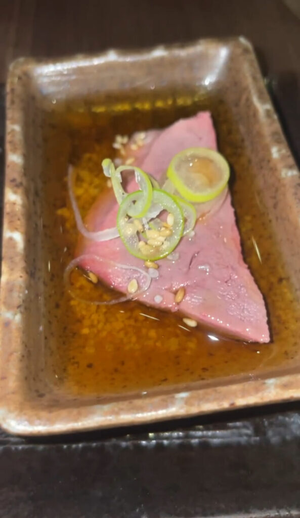 東京・大山「一献」レバ刺し(豚)