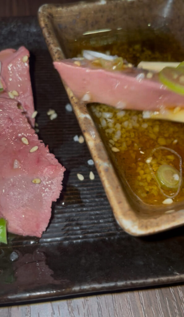 東京・大山「一献」レバ刺し(豚)