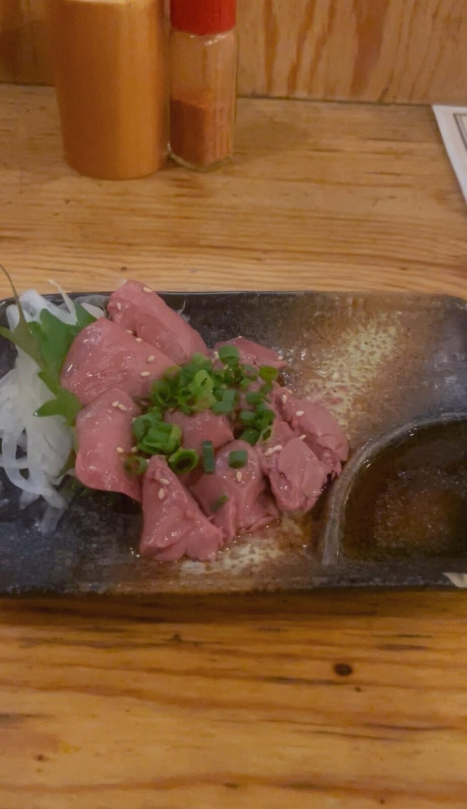 東中野「鶏ジロー」鶏レバ刺し