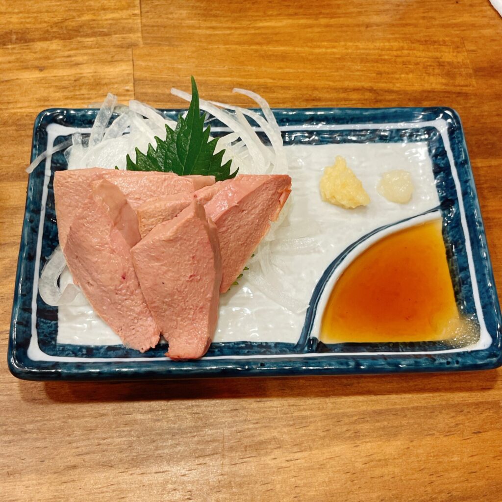 池袋「やきとん 木々家 池袋西口本店」低温調理モツ刺しレバ