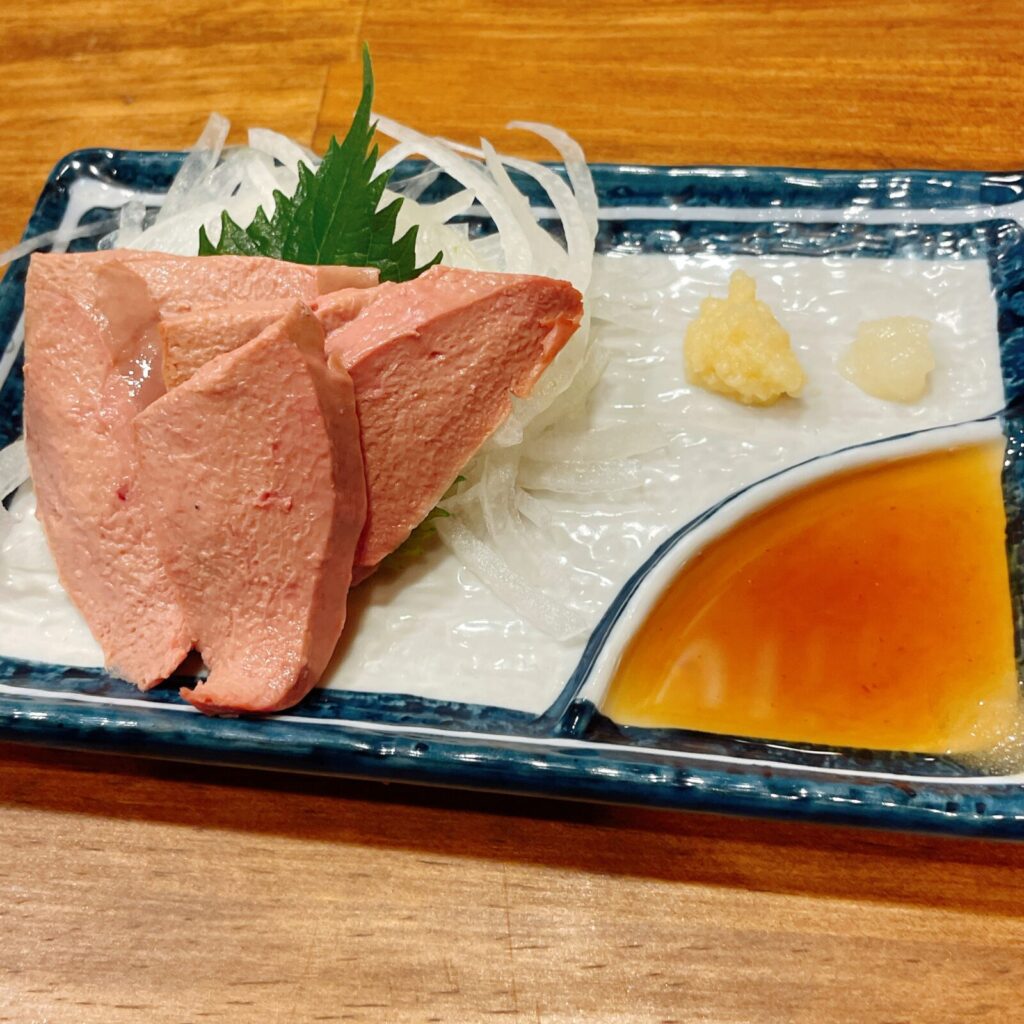 池袋「やきとん 木々家 池袋西口本店」低温調理モツ刺しレバ