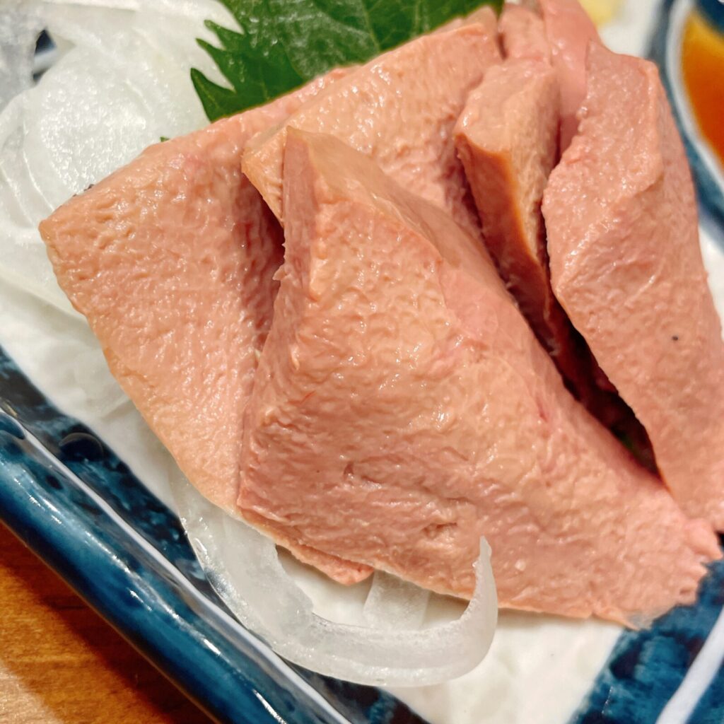 池袋「やきとん 木々家 池袋西口本店」低温調理モツ刺しレバ