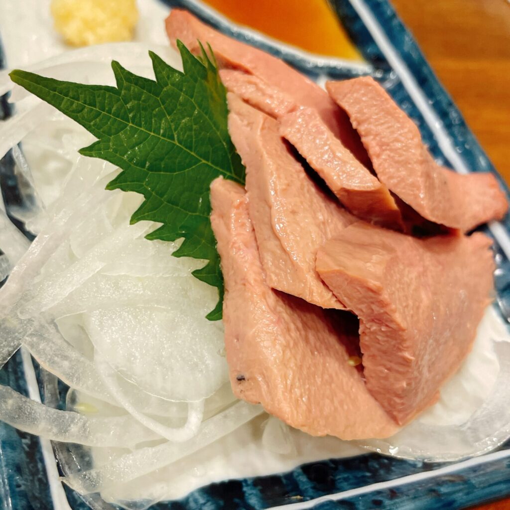 池袋「やきとん 木々家 池袋西口本店」低温調理モツ刺しレバ