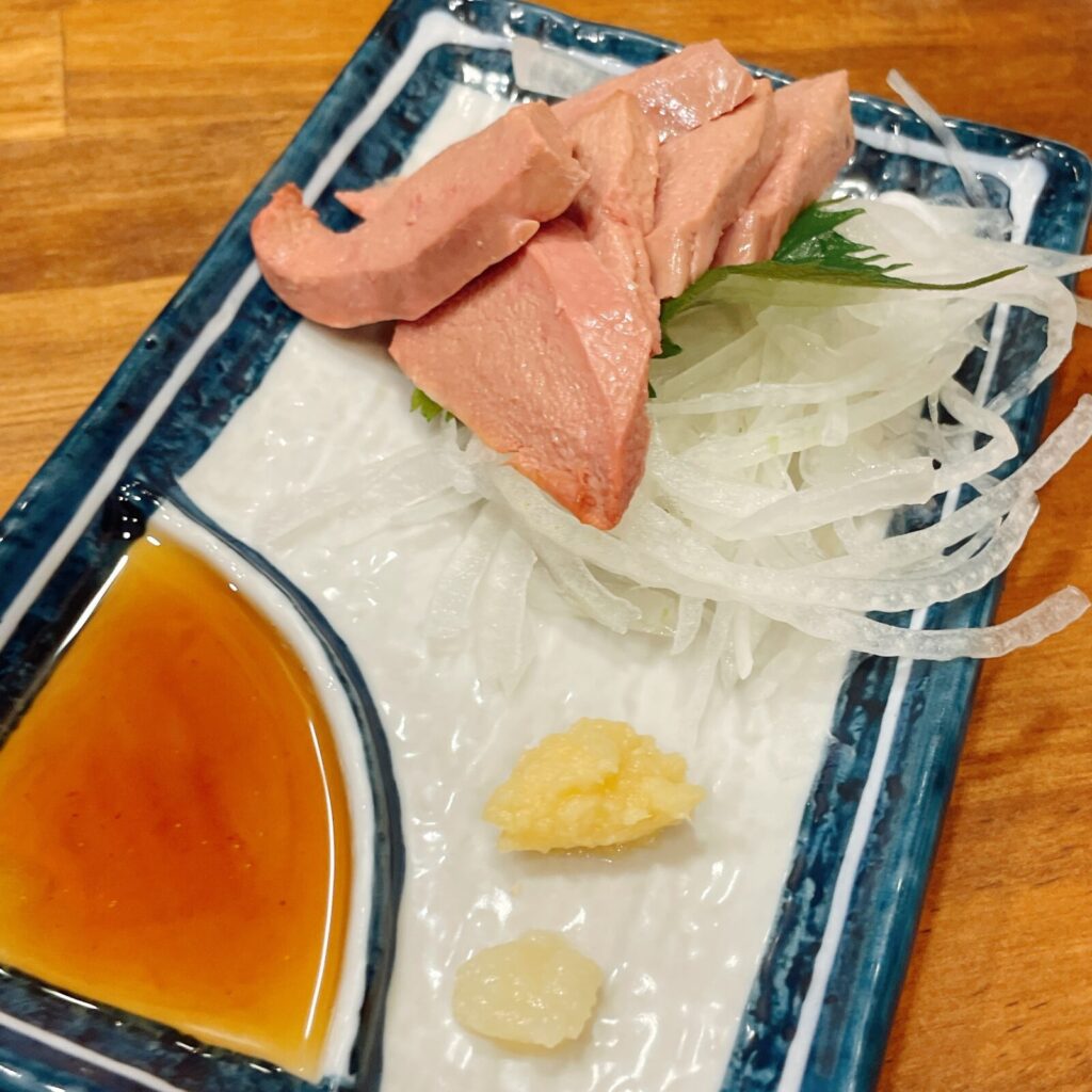 池袋「やきとん 木々家 池袋西口本店」低温調理モツ刺しレバ