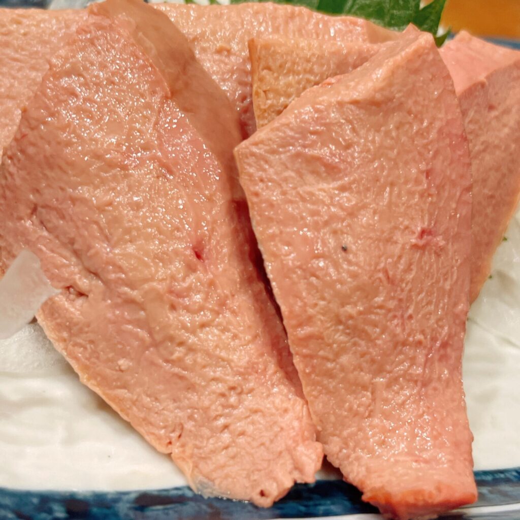 池袋「やきとん 木々家 池袋西口本店」低温調理モツ刺しレバ