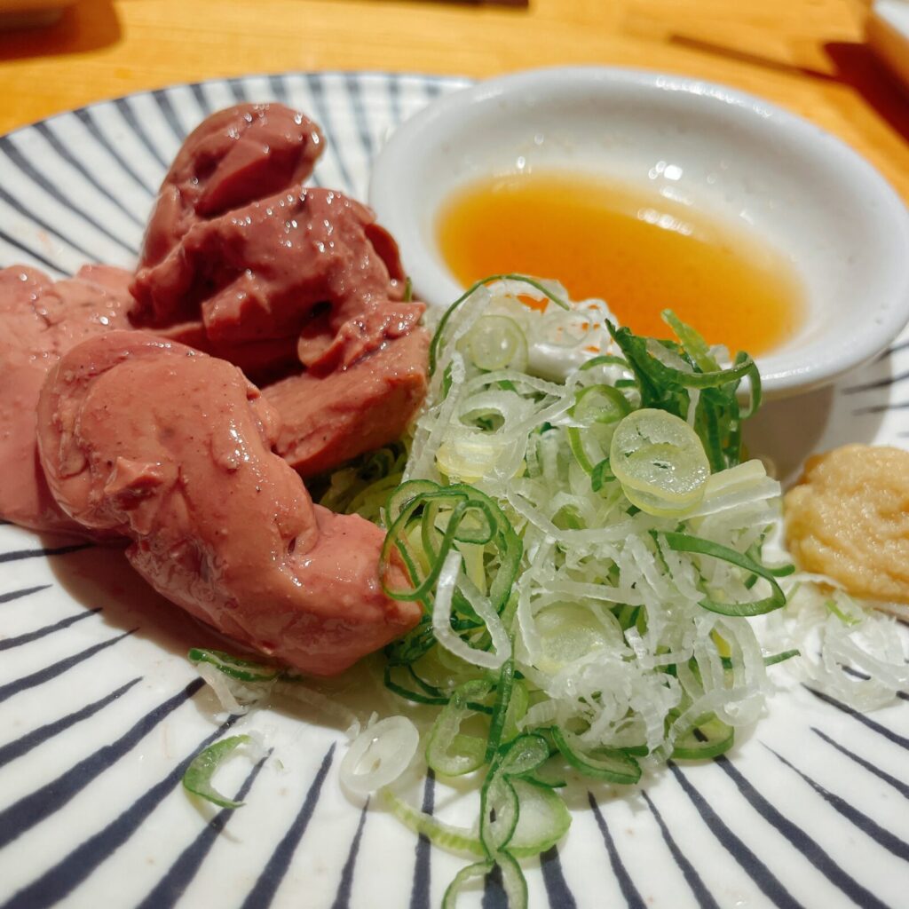 池袋「神田屋」鶏レバ刺し