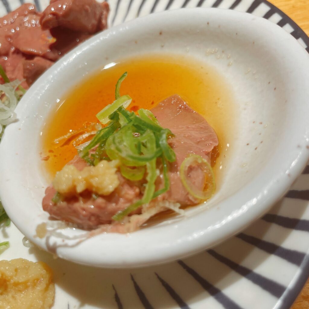 池袋「神田屋」鶏レバ刺し