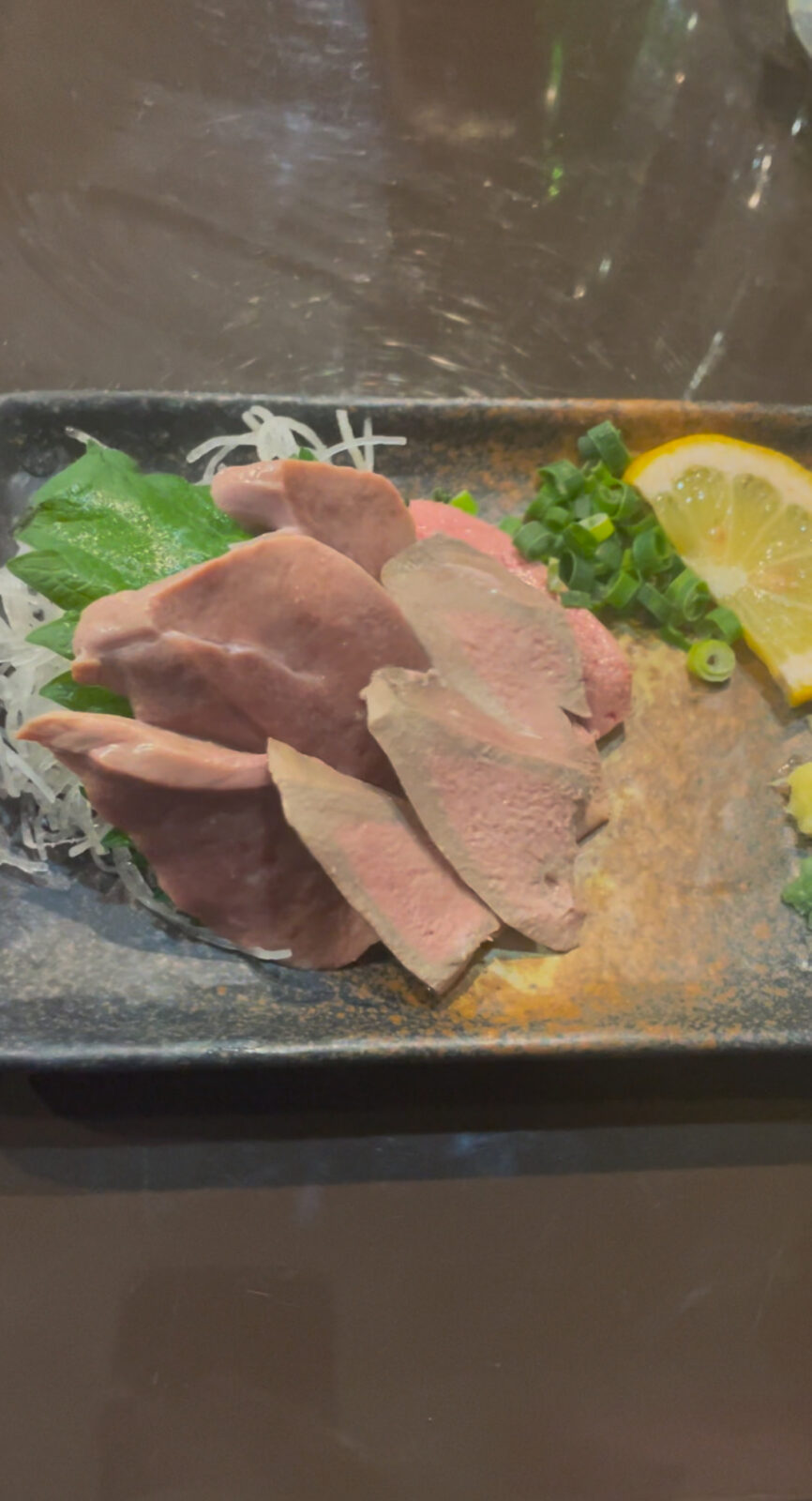 高田馬場「二十八萬石」豚レバ刺し