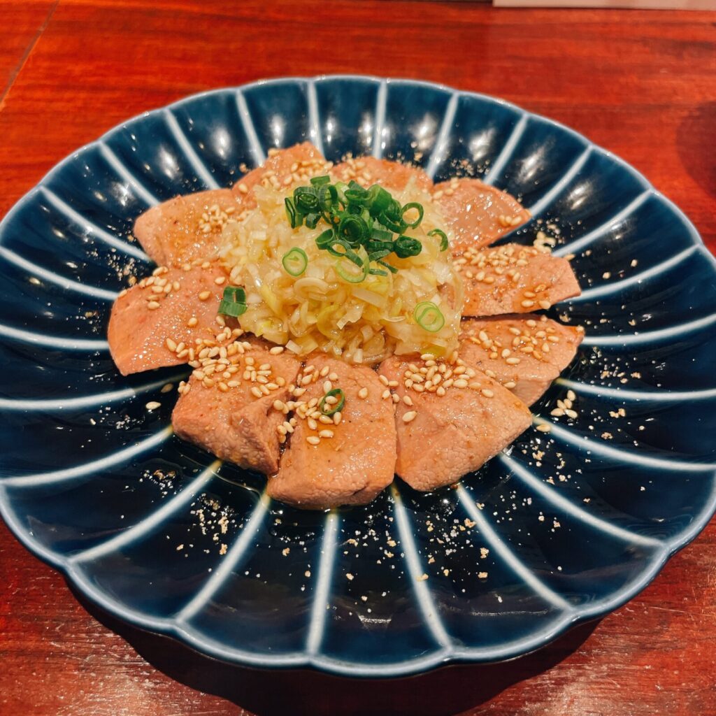 池袋「おかげ」豚れば刺し