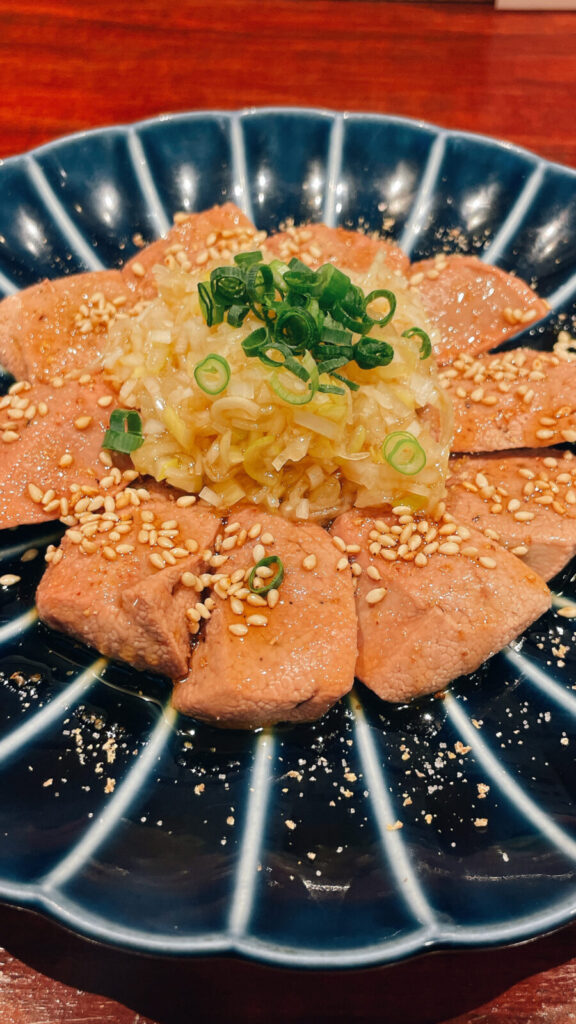 池袋「おかげ」豚れば刺し