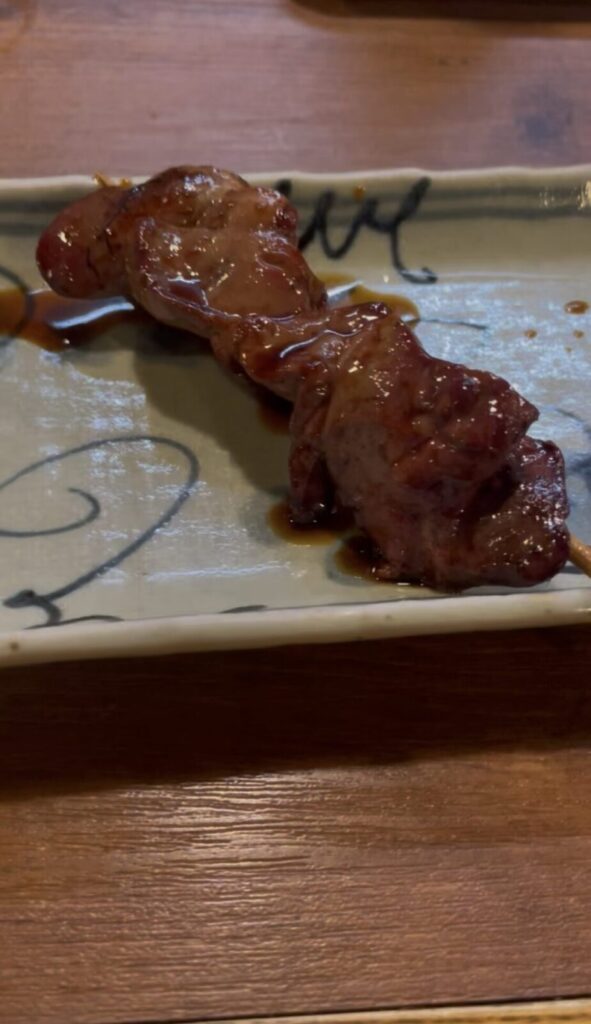 池袋「串八珍」やきとり鶏レバー