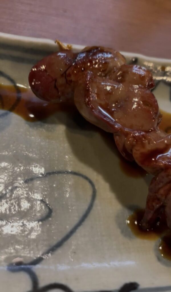 池袋「串八珍」やきとり鶏レバー