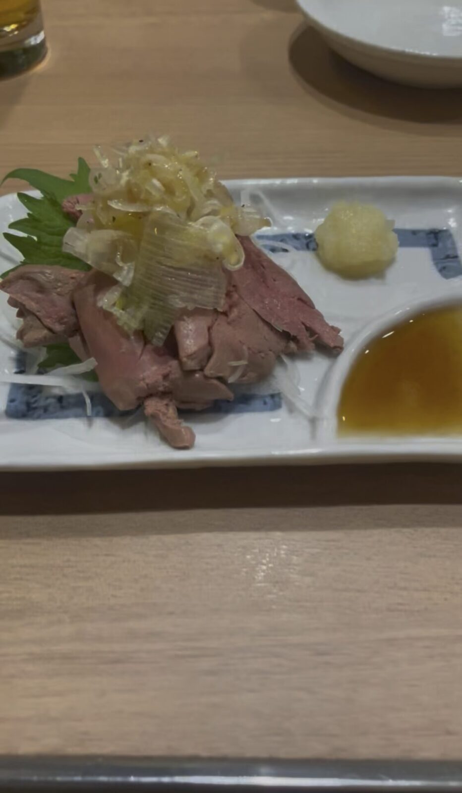 池袋「焼鳥と酒 木々家 池袋西口本店」鶏れば刺し