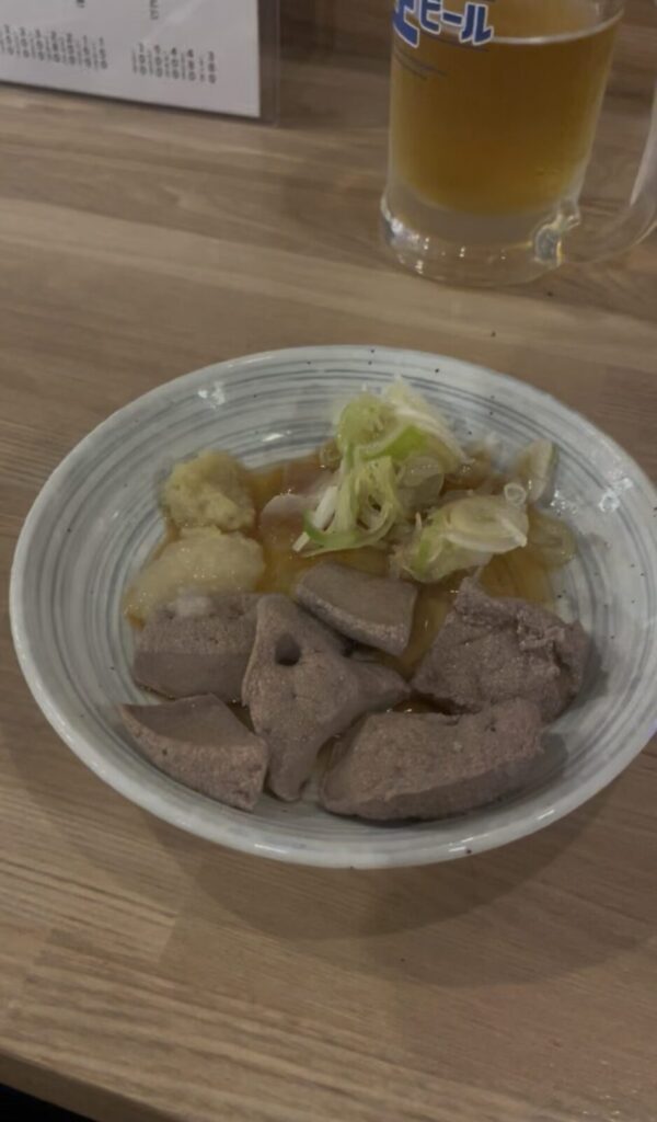 新宿「やきとんみつぼ」茹で豚レバ刺し