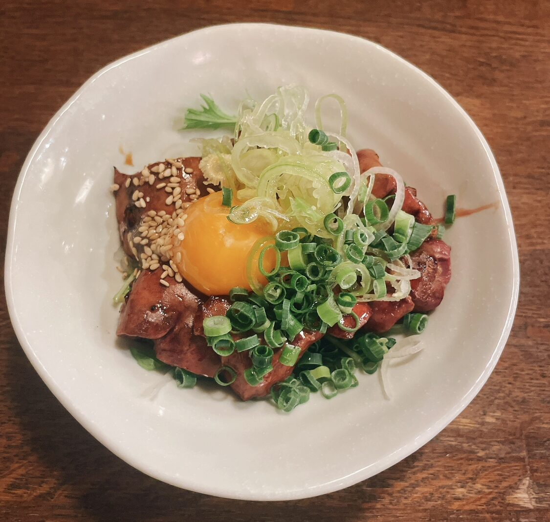 池袋「どんどこ」菜彩鶏の月見レバー