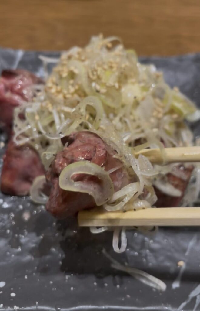 高田馬場「からげんき」炙りレバーネギ塩和え