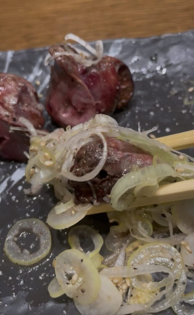 高田馬場「からげんき」炙りレバーネギ塩和え