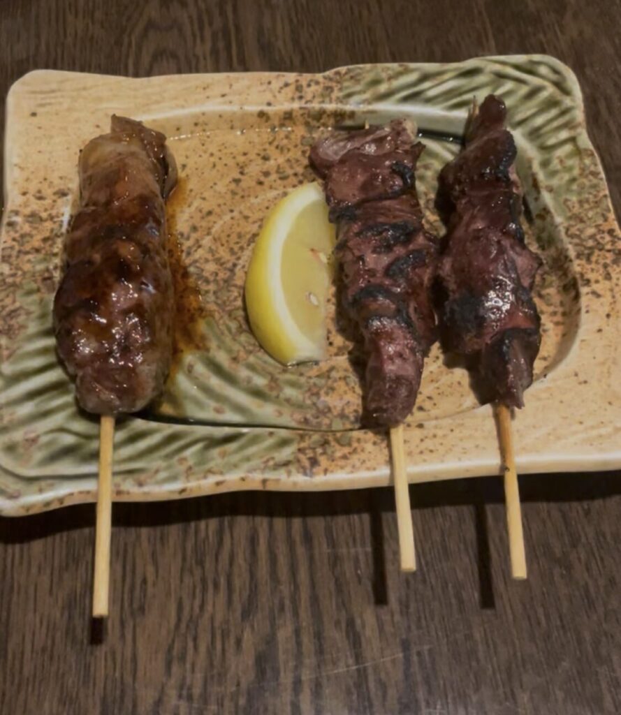 神田「居酒屋のむず」鶏レバー・レバーあみ脂