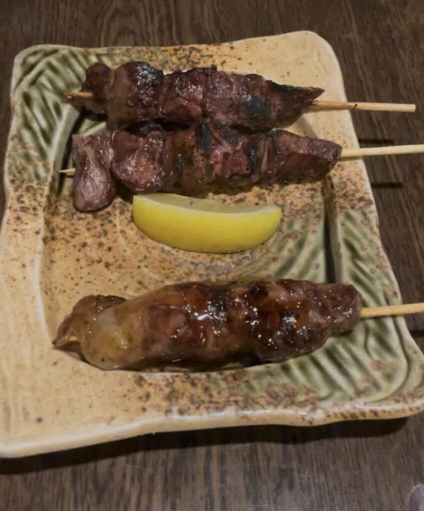 神田「居酒屋のむず」レバーあみ脂