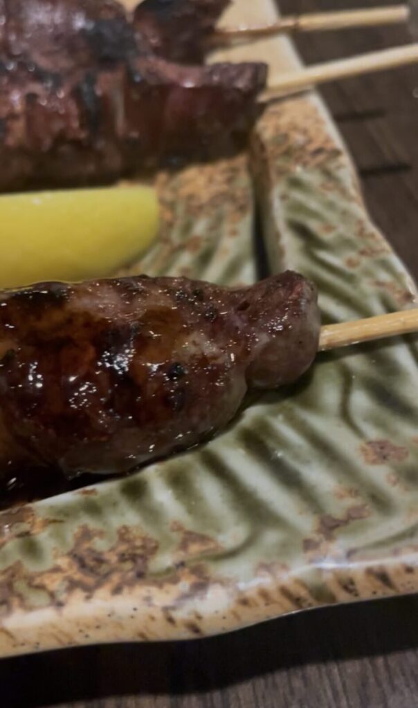 神田「居酒屋のむず」レバーあみ脂