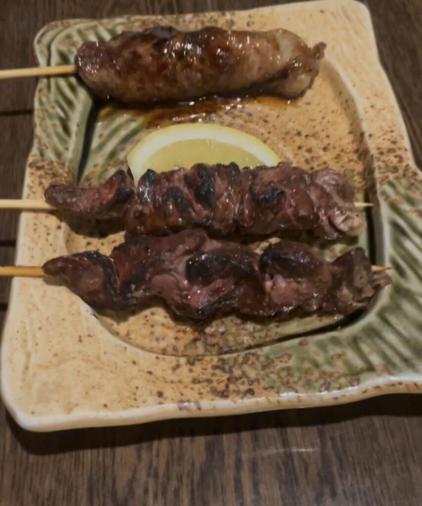 神田「居酒屋のむず」鶏レバー