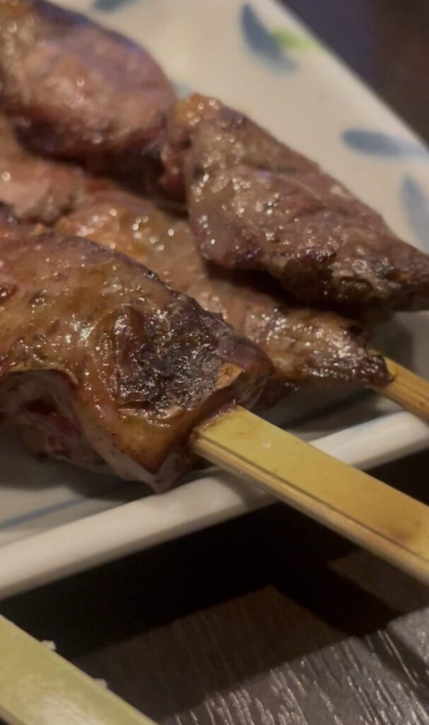 池袋「炭火焼鳥 勇」の串レバー