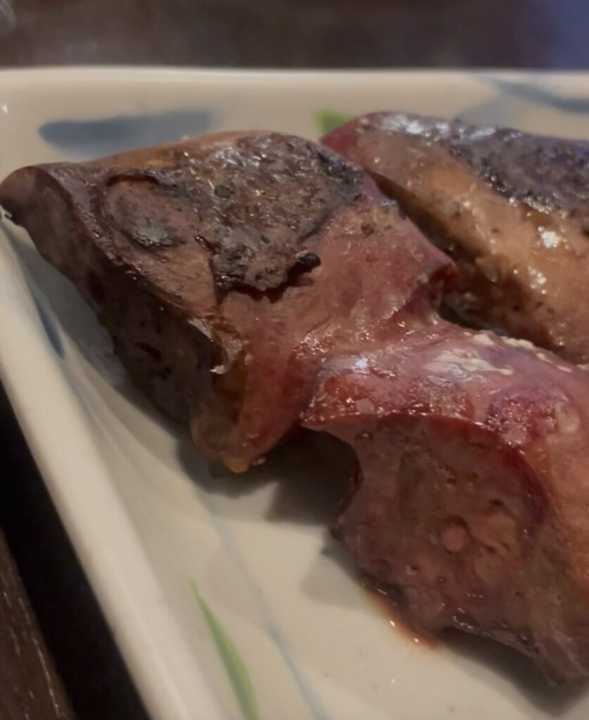 池袋「炭火焼鳥 勇」の串レバー