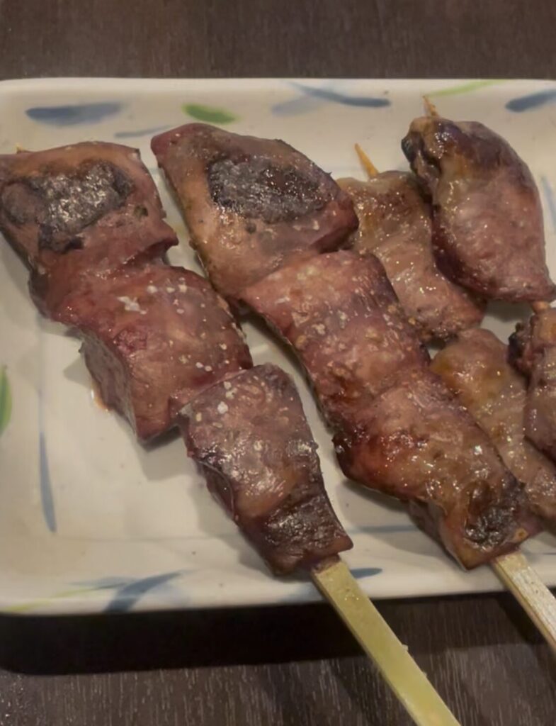 池袋「炭火焼鳥 勇」の串レバー