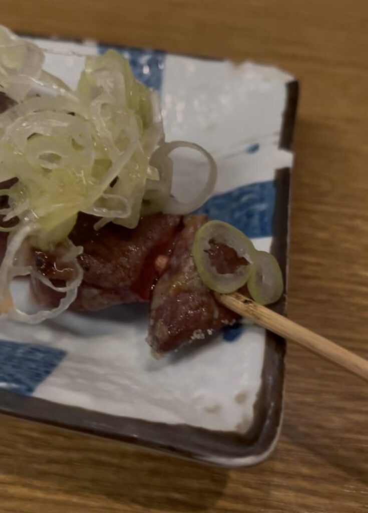 中野「鎌倉酒店」の串焼 鶏れば(ネギごま油)